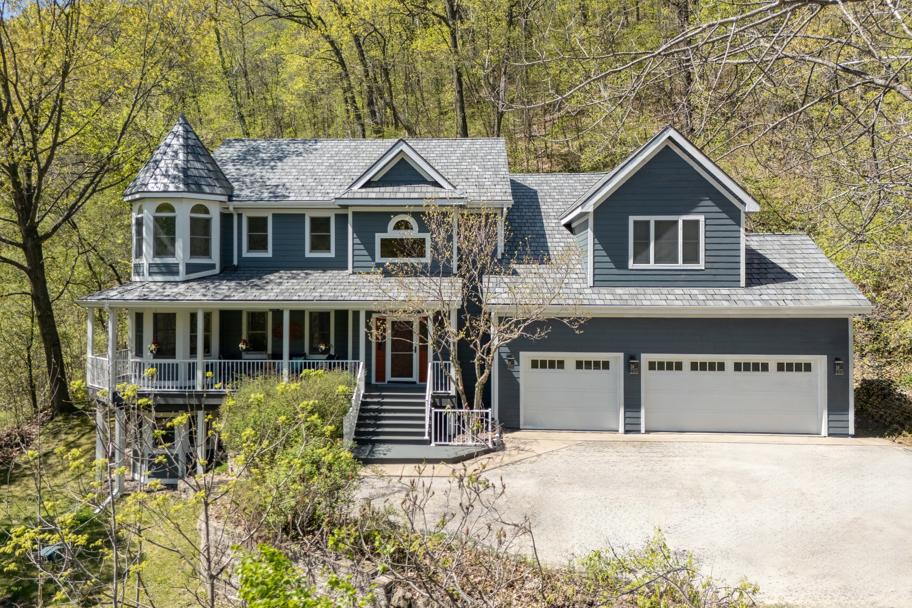 First American Roofing & Siding, Inc. – Featuring Hardie® Plank in Evening Blue First American Roofing & Siding, Inc. – Featuring Hardie® Plank in Evening Blue