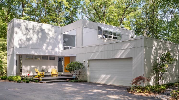 Mixing Siding Styles: Contemporary home with Hardie Artisan V-Groove Mixing Siding Styles: Contemporary home with Hardie Artisan V-Groove