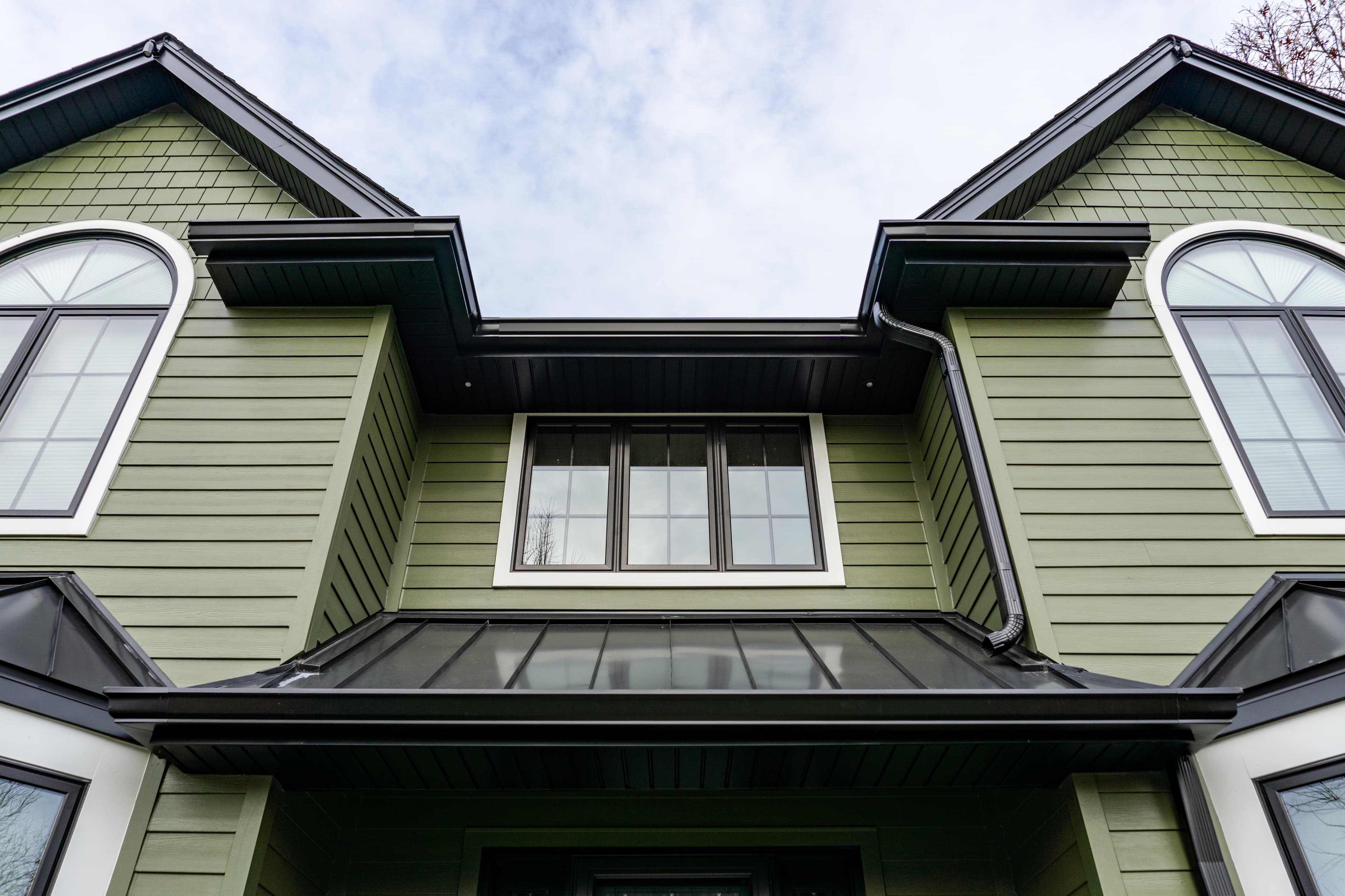 Siding and Windows Group – Featuring Hardie® Plank, Hardie® Shingle, and Hardie® Trim in Mountain Sage and Arctic White Siding and Windows Group – Featuring Hardie® Plank, Hardie® Shingle, and Hardie® Trim in Mountain Sage and Arctic White