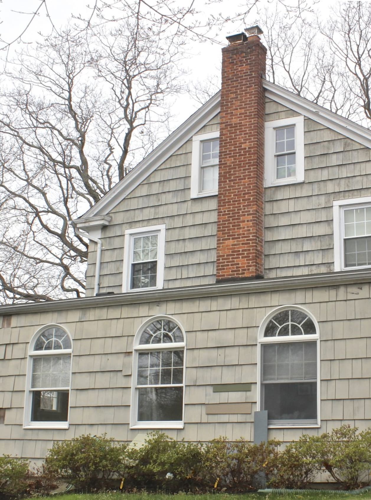 colonial house before oyster bay cedar shingle