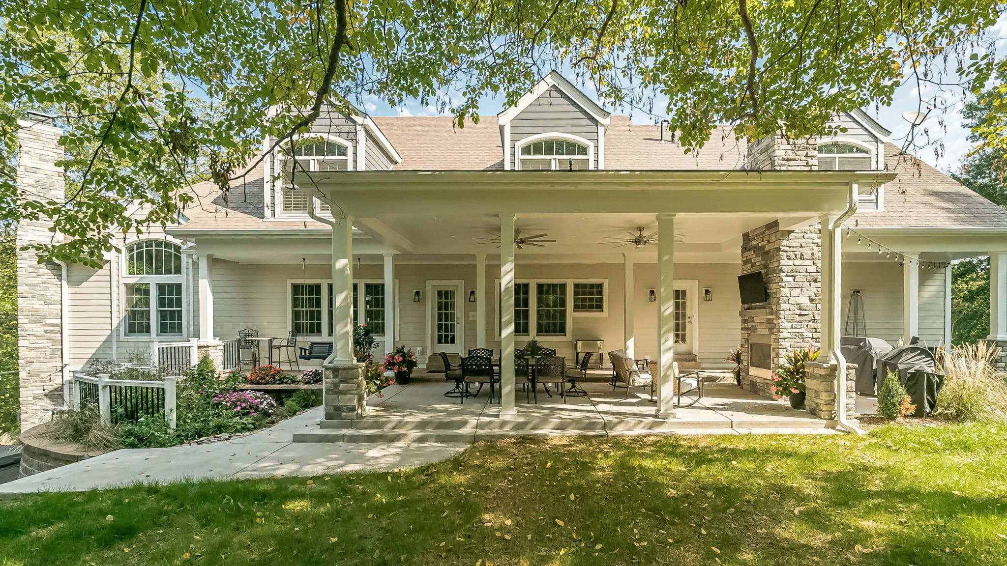 Lakeside Renovation and Design – Featuring Hardie® Plank, Hardie® Trim, Hardie® Panel, and Hardie® Soffit in Night Gray, Cobble Stone, and Arctic White Lakeside Renovation and Design – Featuring Hardie® Plank, Hardie® Trim, Hardie® Panel, and Hardie® Soffit in Night Gray, Cobble Stone, and Arctic White