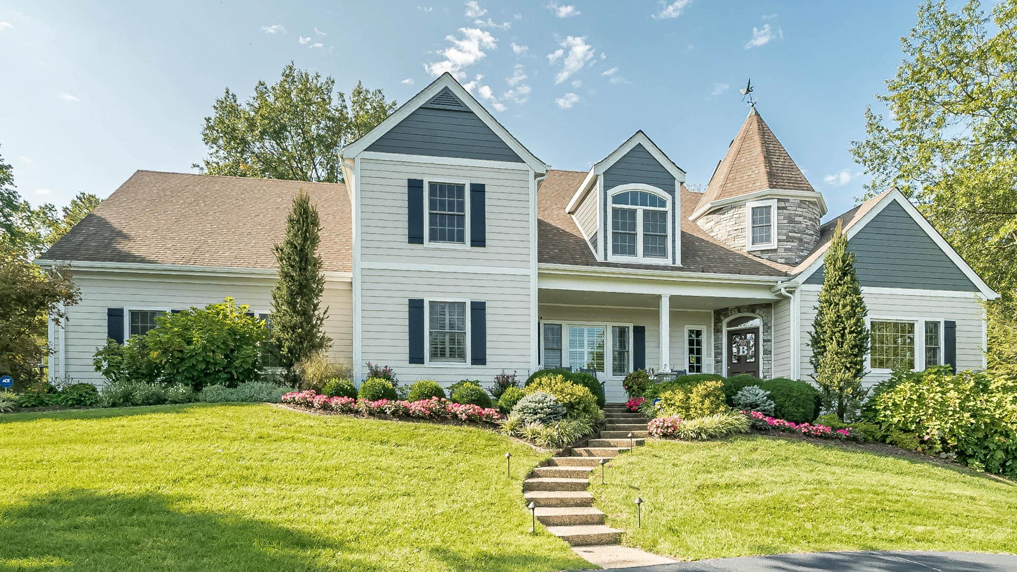 Lakeside Renovation and Design – Featuring Hardie® Plank, Hardie® Trim, Hardie® Panel, and Hardie® Soffit in Night Gray, Cobble Stone, and Arctic White Lakeside Renovation and Design – Featuring Hardie® Plank, Hardie® Trim, Hardie® Panel, and Hardie® Soffit in Night Gray, Cobble Stone, and Arctic White