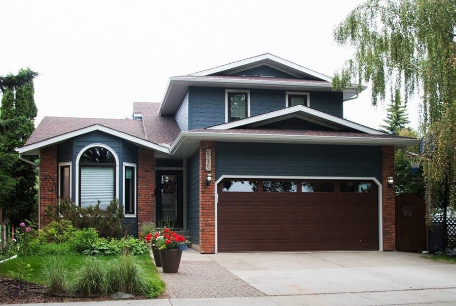 brick-and-stone-3 red brick blue siding