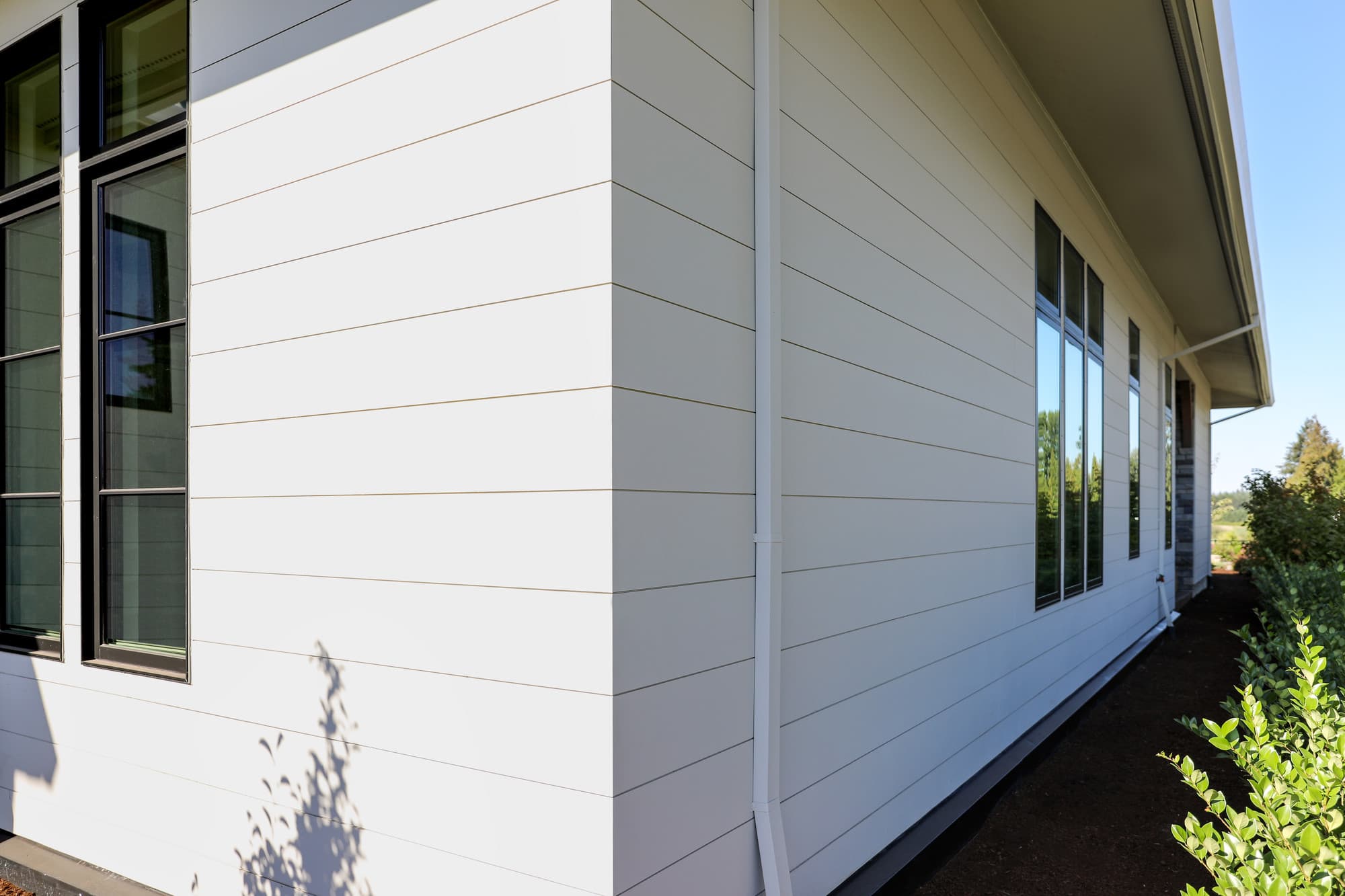 A mitered corner on a home featuring Hardie® Artisan® Shiplap siding