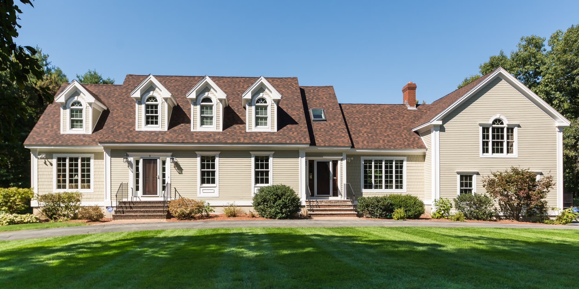 The most popular house colors to inspire your siding: South Central - Navajo Beige The most popular house colors to inspire your siding: South Central - Navajo Beige