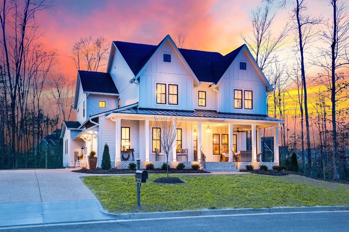 White Modern Farmhouse Exterior: Stunning Design Ideas