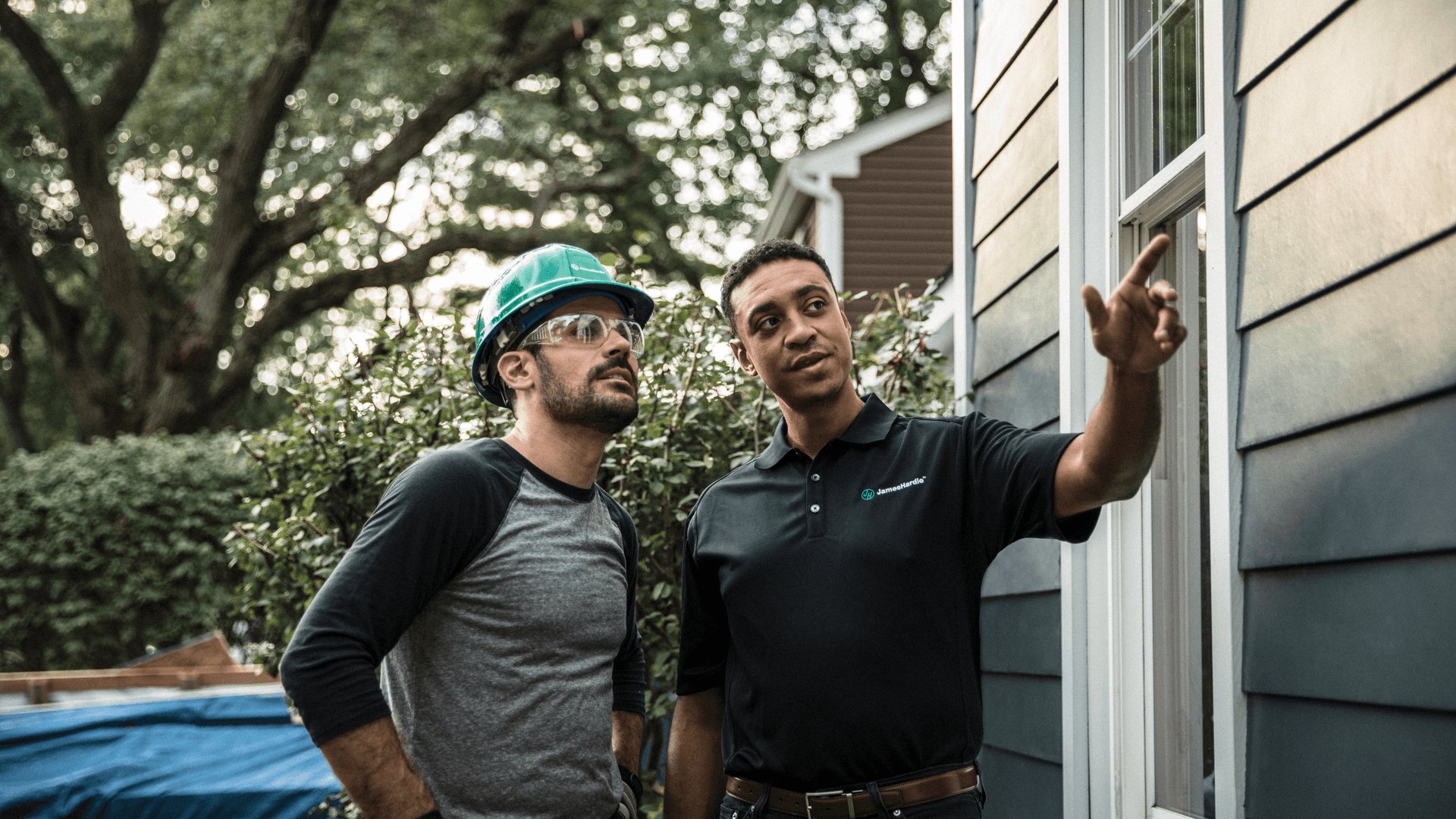 Contractors viewing siding Contractors viewing siding